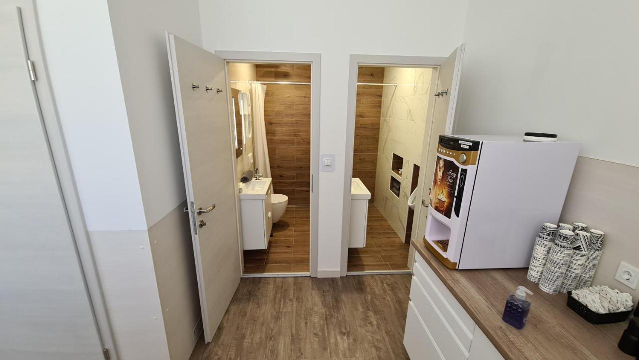 Cabin Hostel Ljubljana Eksteriør bilde