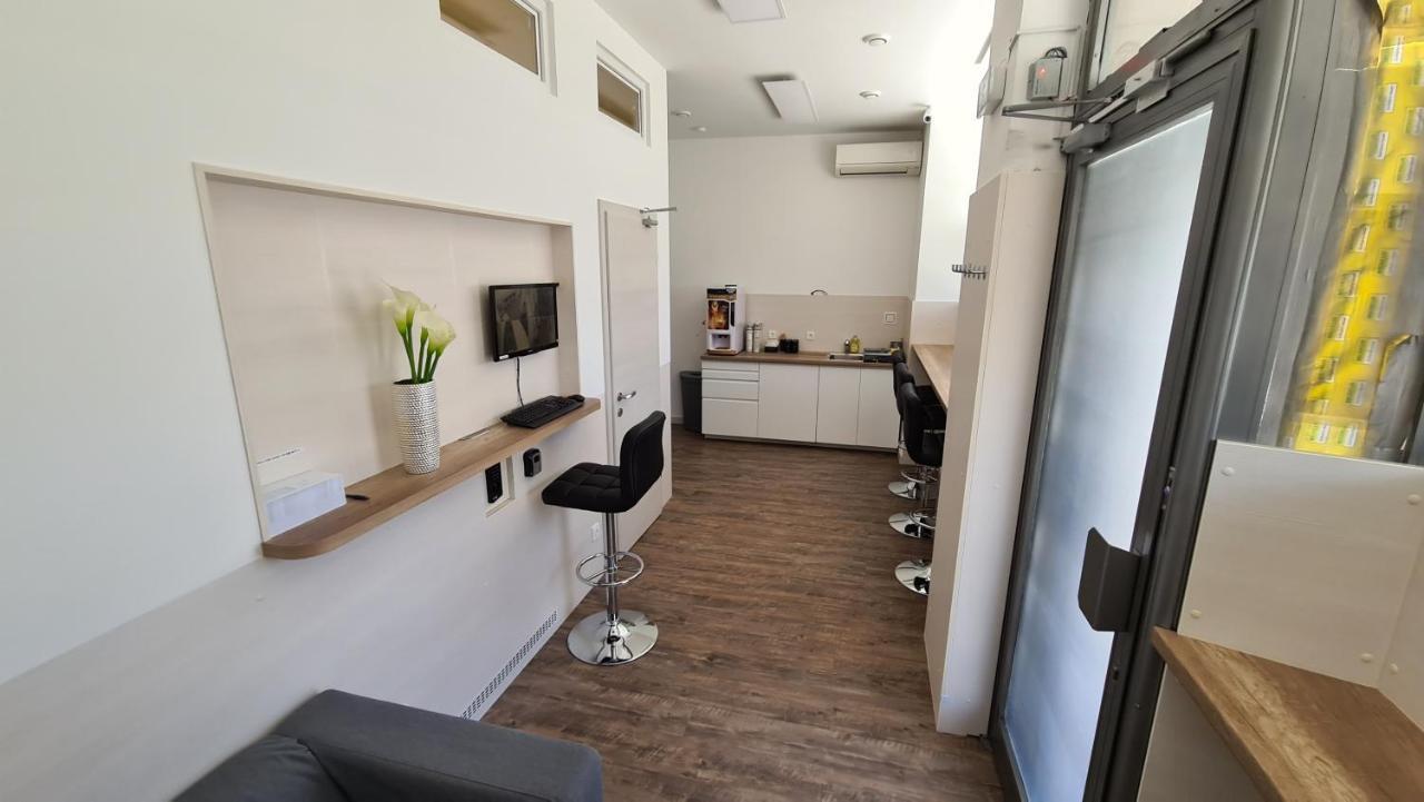 Cabin Hostel Ljubljana Eksteriør bilde