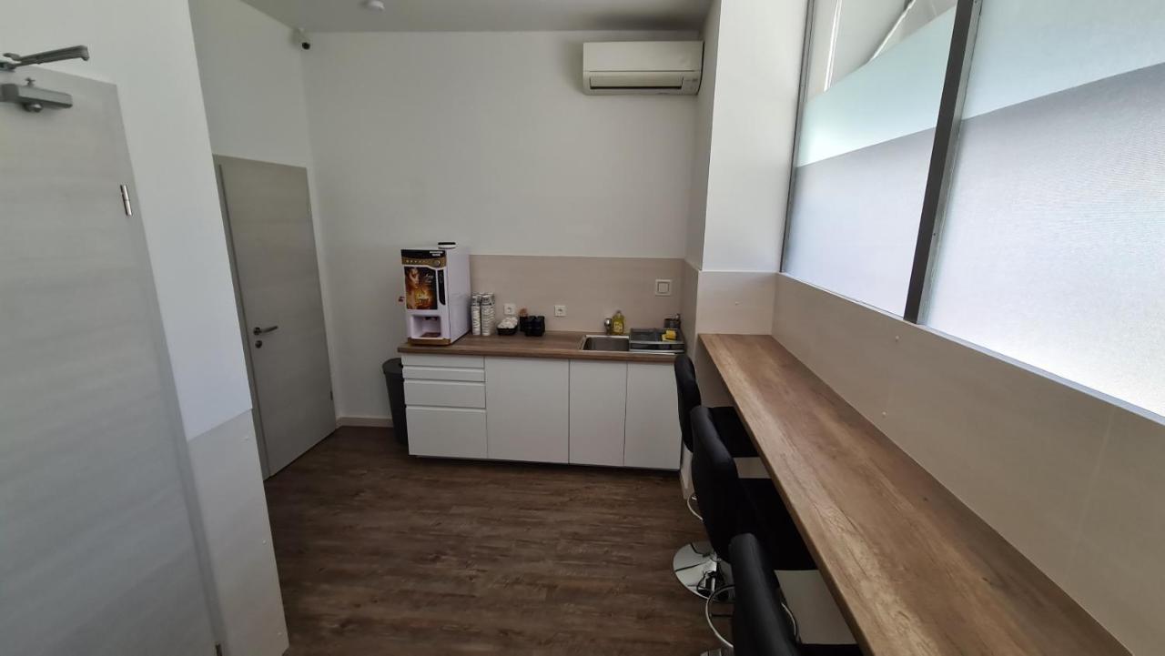 Cabin Hostel Ljubljana Eksteriør bilde